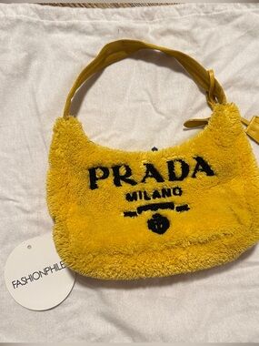 Prada Re-Edition 2000 Terry Shoulder Bag